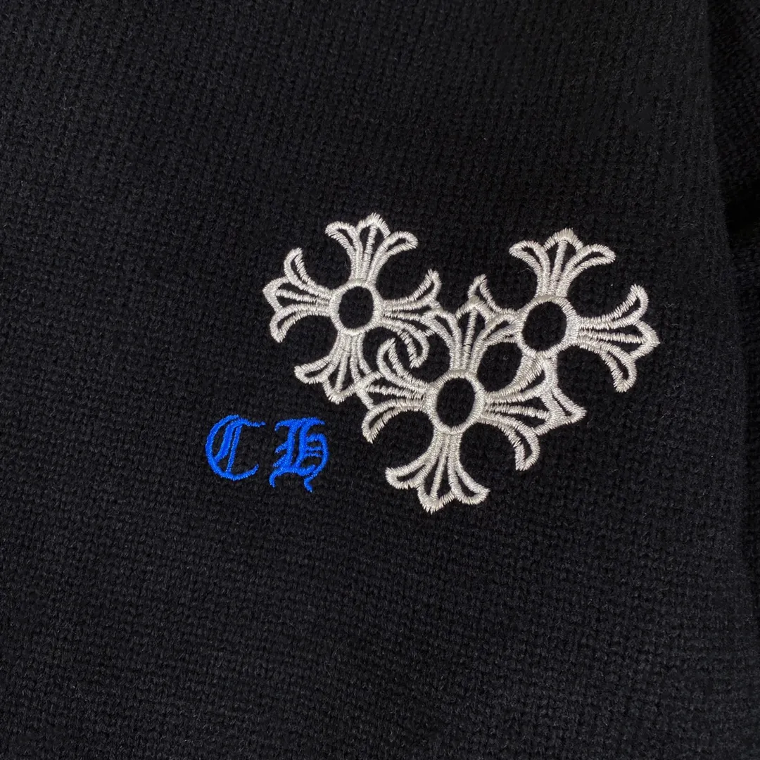 P240 Chrome Hearts CH Chrome Hearts Embroidered Disk Sanskrit Cross Hole Knitted Sweater Pullover. It’s a very popular style. It’s the same style for men and women. It’s matched with black and white. It looks great in real life. It looks good on the upper body. It looks good in daily wear. It’s even better when taking photos. It’s hard not to buy it. Buy it for me!!! Believe me, no one can refuse such a machine-length Chrome Hearts jacket. The version has been expanded based on the old version. The upper body is loose and stylish, and the hem is expanded to a casual design. Fat people look extremely slim, thin people have limited height and high-end. Ten thousand yuan ZP printing, 1:1 perfect restoration, looks good when worn alone or stacked, can be easily controlled by both men and women. If you care more about quality, you must also respect the price. It is completely different from the thin see-through bottoms and junk products on the market that pill when worn. If the style makes you shine at a glance, then quality is what you should pay more attention to. Compared with price, we focus on quality. Customers who have received my products all know it. ️️️ Sweaters on the market are generally made of bract core yarn. We use modal. The advantages over core-spun yarn are very intuitive: high cost, high price, high density, relatively expensive for developers, and let us make a lot less money. In addition, it is delicate, has no scum on the upper body, resists pilling, and is high-end. We are conscientious sellers and do not use core-spun yarn. Apart from being cheap, core-spun yarn is really useless. It shrinks, pills, hooks, and makes people pierced. He is proficient in everything. It is 2024. Who doesn’t want to look decent when they go out? Quality determines the upper body effect. No matter how bad the quality, the best style is still the temperament of the urban-rural fringe. We only do long-term business. Quality determines character. Take it back and wear it with confidence and wash it. The quality of the pattern will definitely make your eyes shine. We only make the right version of high quality. We make high-end hard goods. Reject junk goods and reject fast food. Conscientious quality and conscientious price. You deserve it!  Color: Black Beige Gray Size: S M L